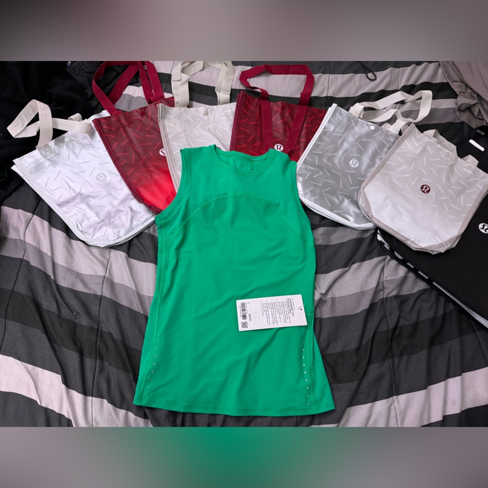 Lululemon lightweight trail running tank size 2 NWT!